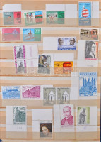 Érdekes Belgium gyűjtemény sok régivel, postatiszta modern bélyegekkel, benne néhány belga megszállás Németországban, Eupen, Malmedy, hozzá kevés régi portugál 18 lapos A/4 berakó 19 oldalán. Minden oldal fotózva van.